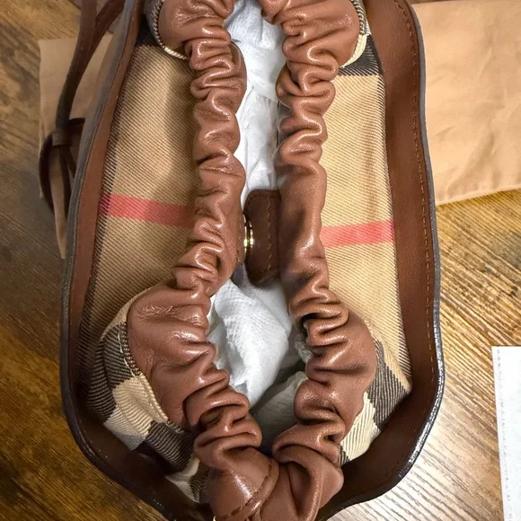 Burberry bucket crossbody bag - Picture 12 of 16